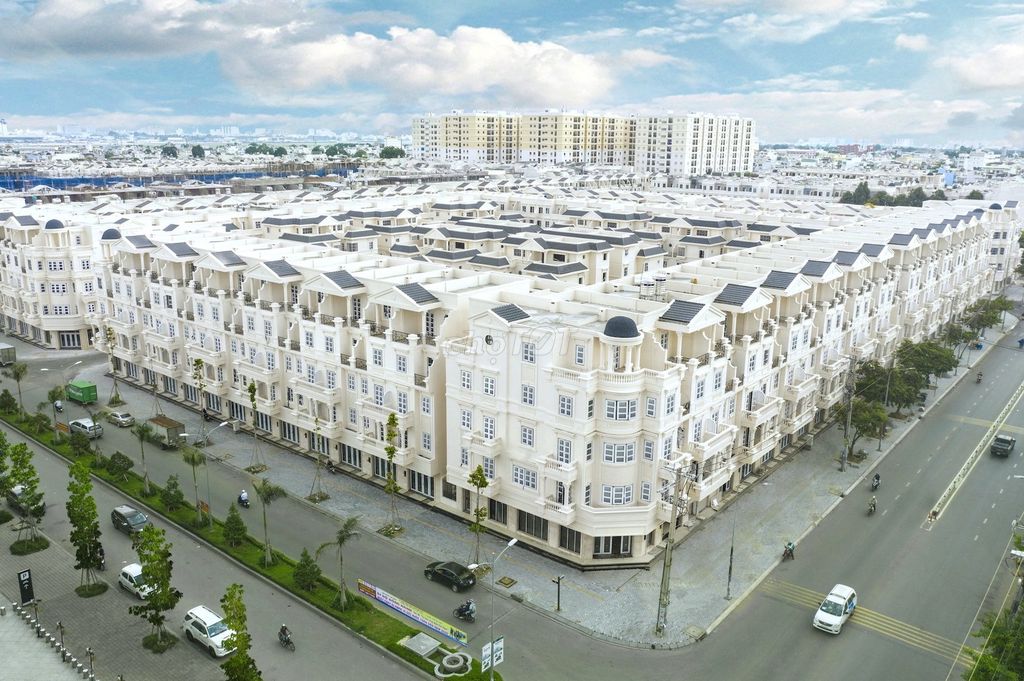 The entire 3rd floor of the Vip City Land Park Hills, FI, elevators. Rare