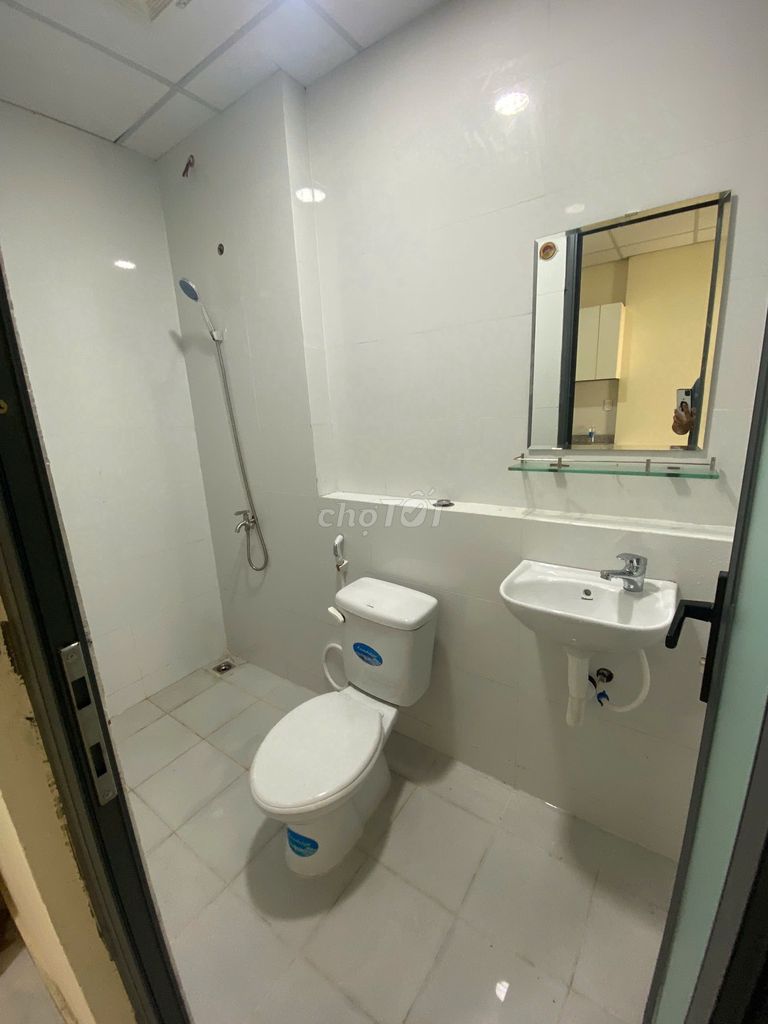 Rent a D'Gold bedroom, with a cold machine - only 3.5 million a month.