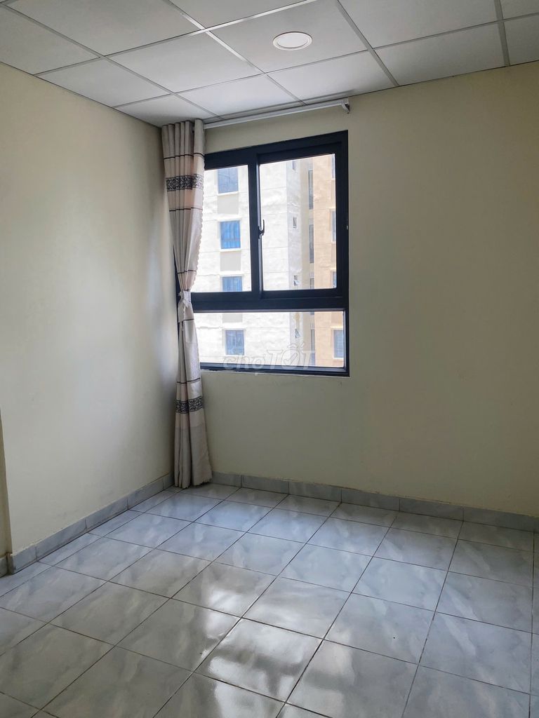 Rent a D'Gold bedroom, with a cold machine - only 3.5 million a month.