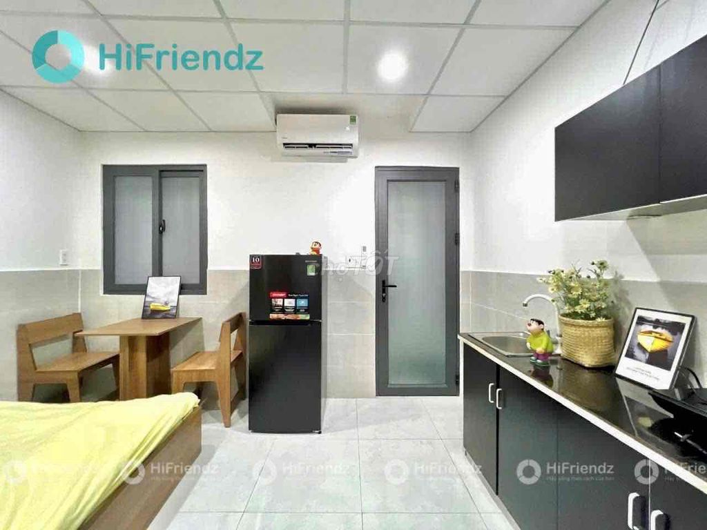 Studio Full interior at the center of the 12th district along your side.