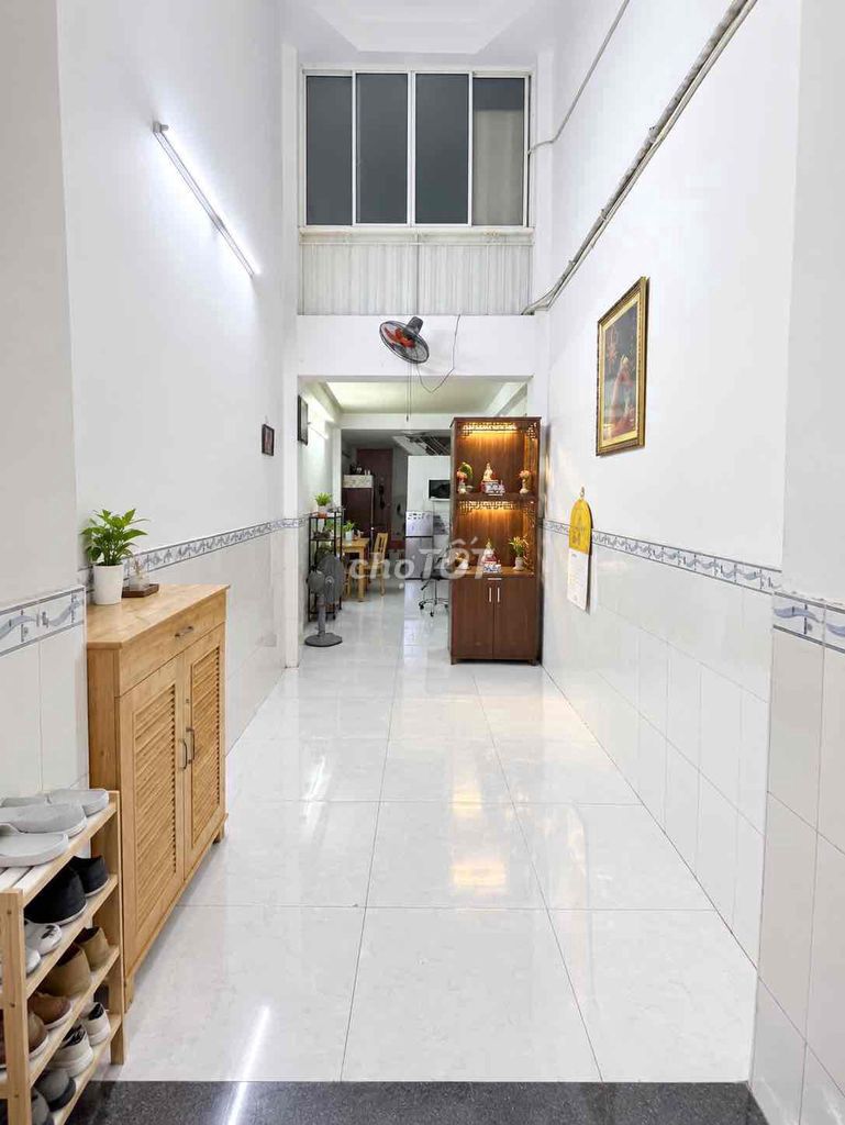 Three bedrooms have seven seven rooms. A little centimeter8.