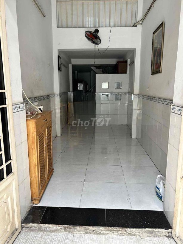 Three bedrooms have seven seven rooms. A little centimeter8.