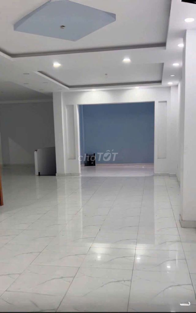 Renting cash homes near Dương Tử Giang, District 5-15 x25 meters, 24 P elevators
