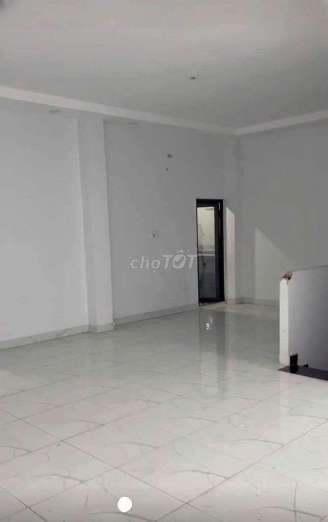 Renting cash homes near Dương Tử Giang, District 5-15 x25 meters, 24 P elevators