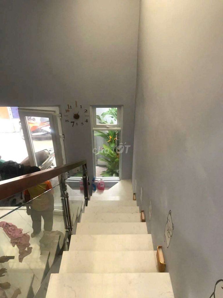 Two bedrooms, two toilets. Two Thống Nhất air conditionings.