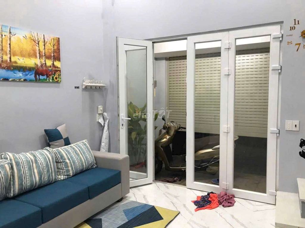Two bedrooms, two toilets. Two Thống Nhất air conditionings.