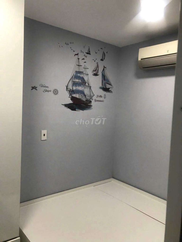 Two bedrooms, two toilets. Two Thống Nhất air conditionings.