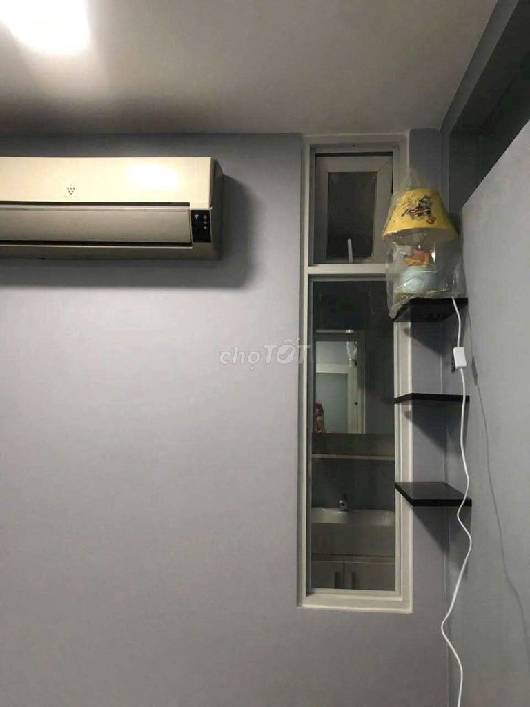 Two bedrooms, two toilets. Two Thống Nhất air conditionings.