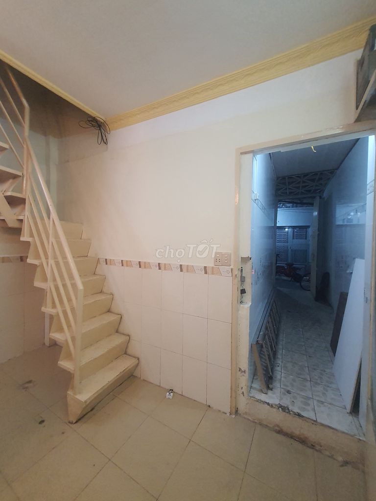 Rent a nice clean house at Nguyễn Thần Hiến, 18th DARPA, District 4