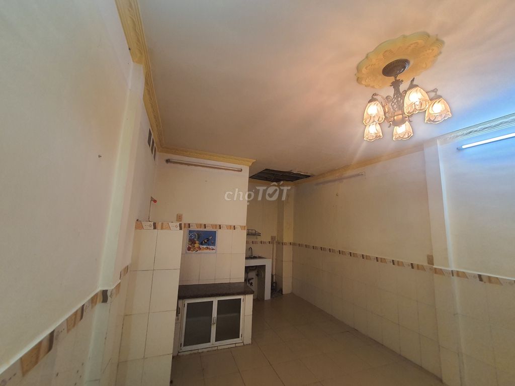 Rent a nice clean house at Nguyễn Thần Hiến, 18th DARPA, District 4
