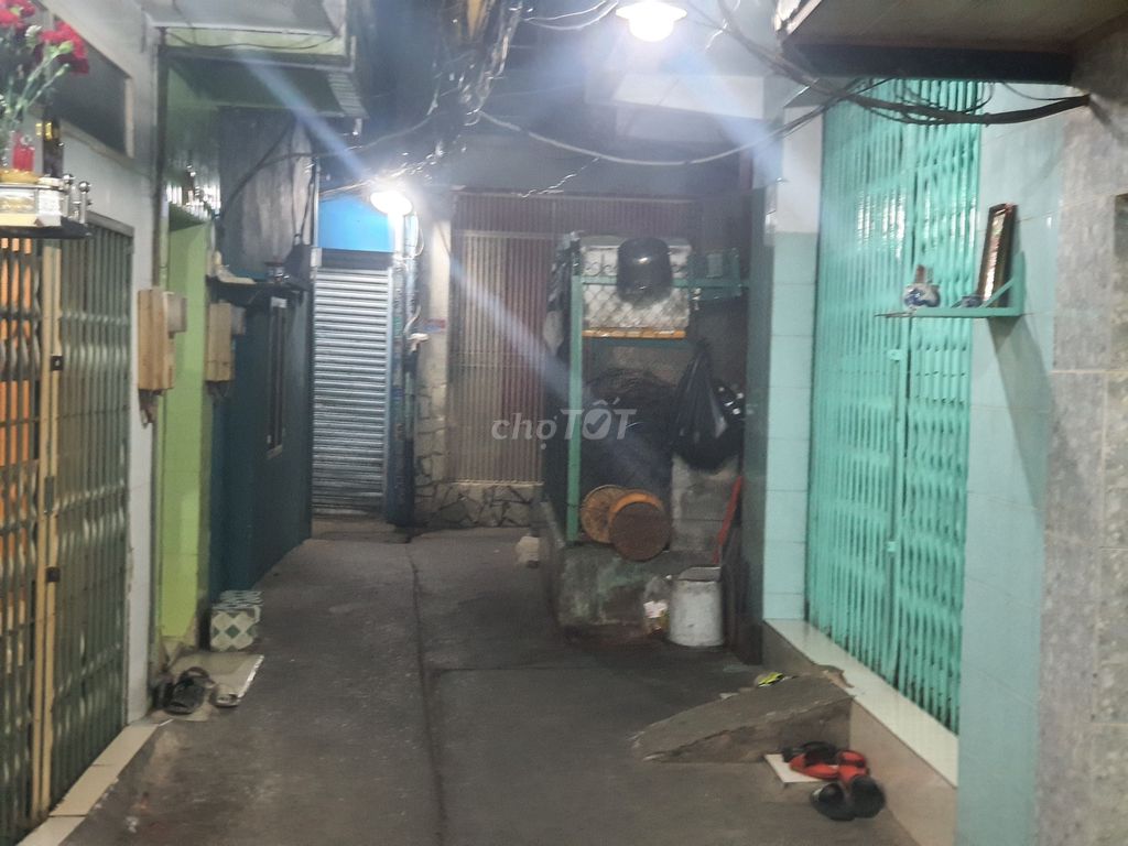 Rent a nice clean house at Nguyễn Thần Hiến, 18th DARPA, District 4