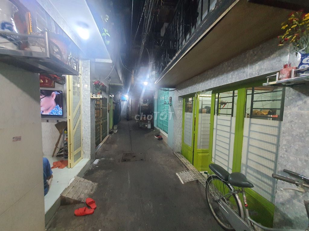 Rent a nice clean house at Nguyễn Thần Hiến, 18th DARPA, District 4
