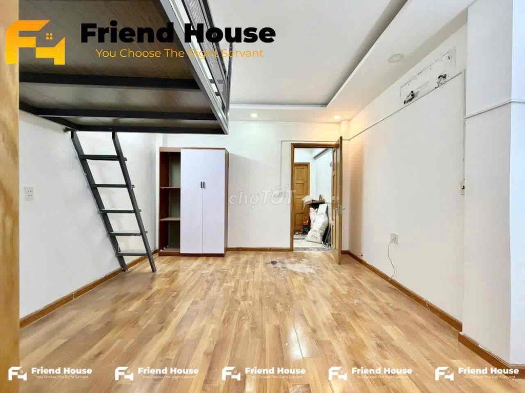 The owner himself hired room Full Seven.