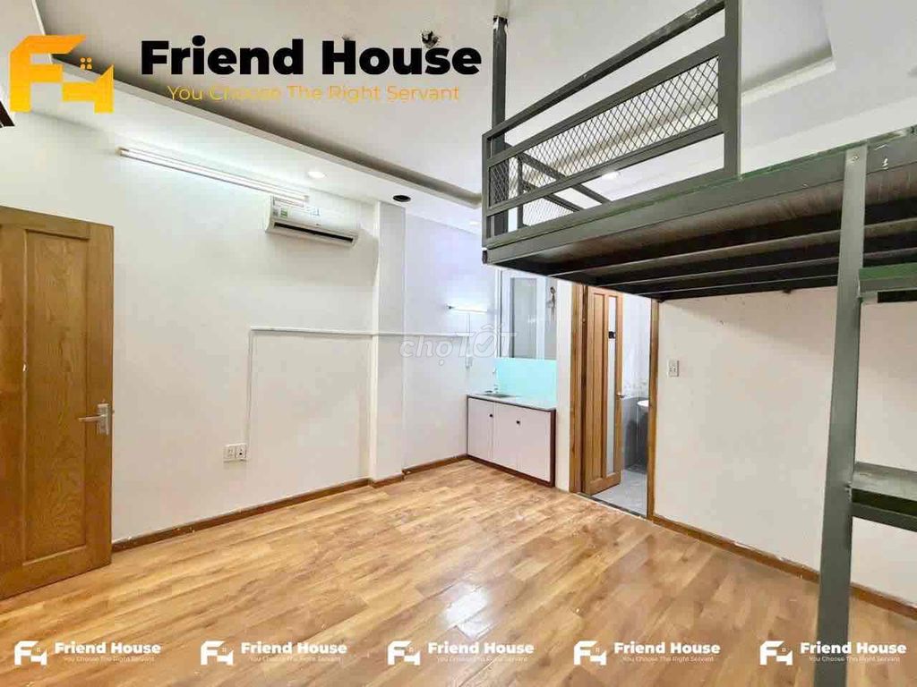 The owner himself hired room Full Seven.