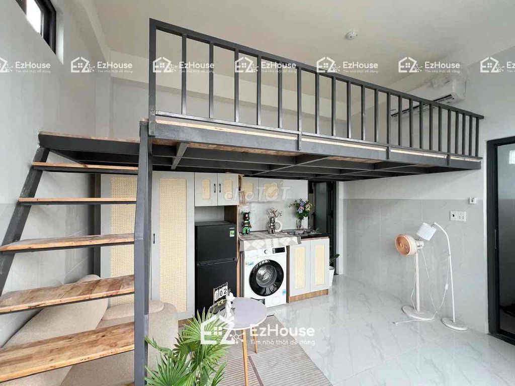 The new balcony is built right over 300 meters.