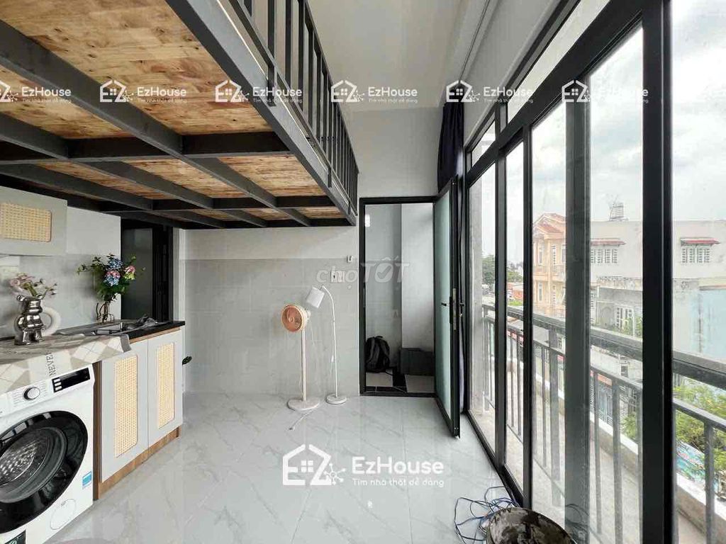The new balcony is built right over 300 meters.