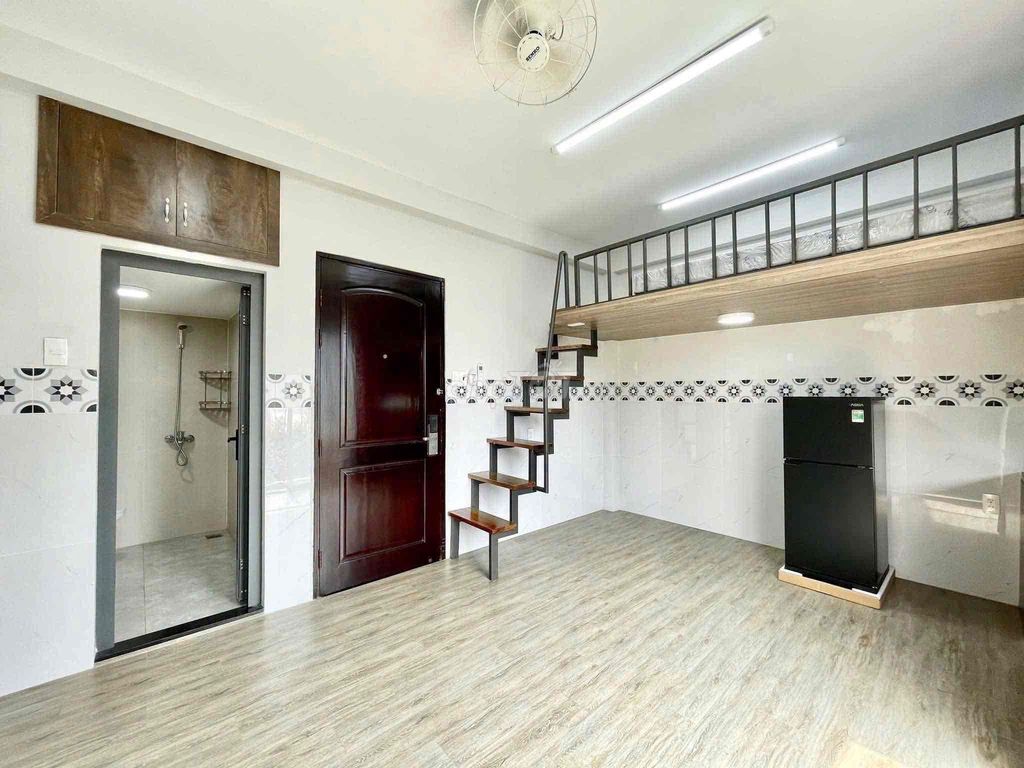 balcony suite near vincom Phan Văn Trị