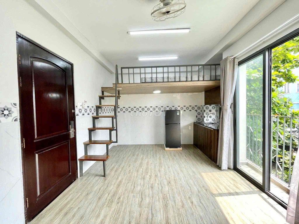 balcony suite near vincom Phan Văn Trị