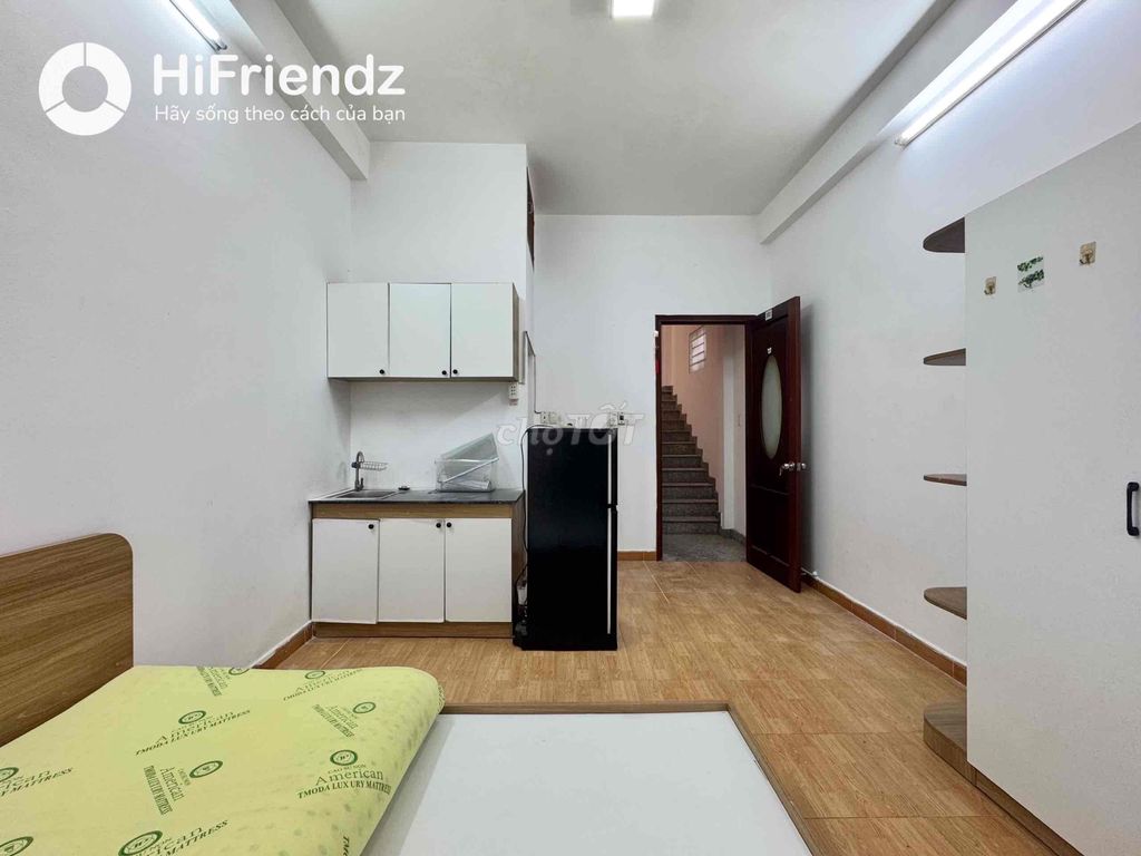 Open the balcony studio and the studio window at the heart of the 10th.