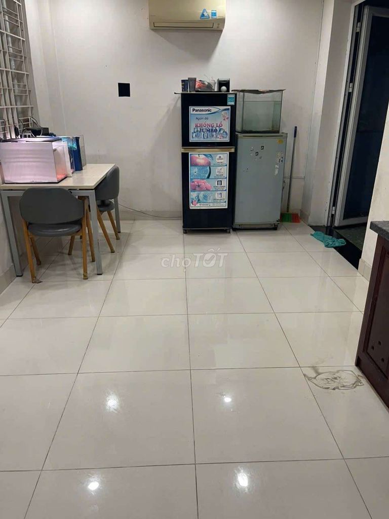Free water service apartment 50 M1 Hoàng Quốc Việt next to Phú Mỹ .