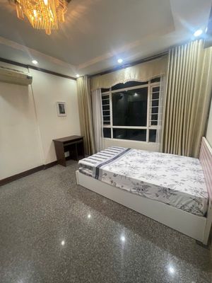 Please rent a nice room in the Gold City apartment.