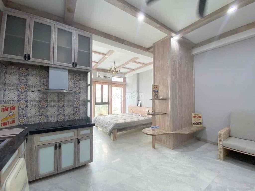 The super wide balcony studio is empty. Bình Thạnh full interior.