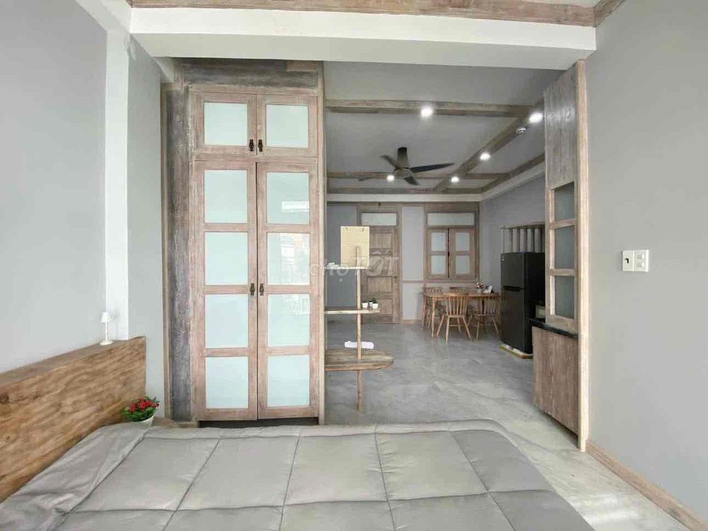 The super wide balcony studio is empty. Bình Thạnh full interior.
