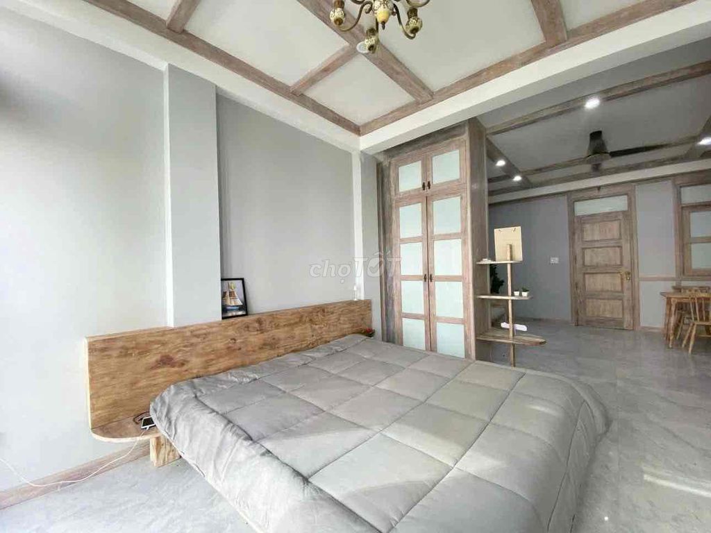The super wide balcony studio is empty. Bình Thạnh full interior.