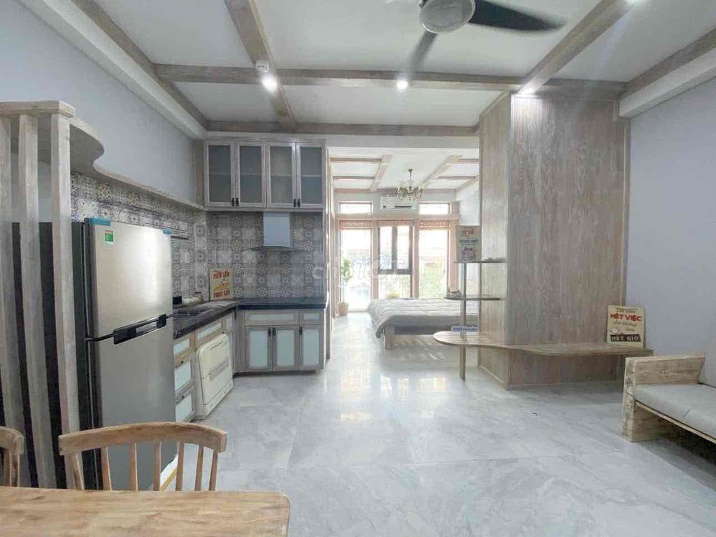 The super wide balcony studio is empty. Bình Thạnh full interior.