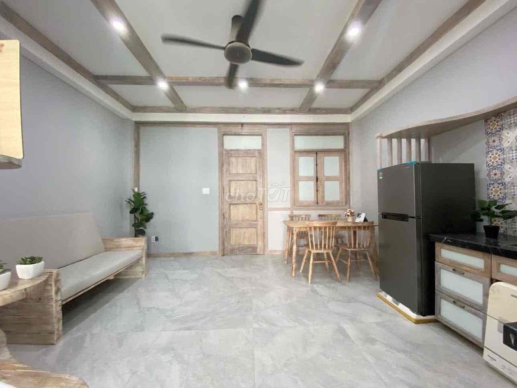 The super wide balcony studio is empty. Bình Thạnh full interior.