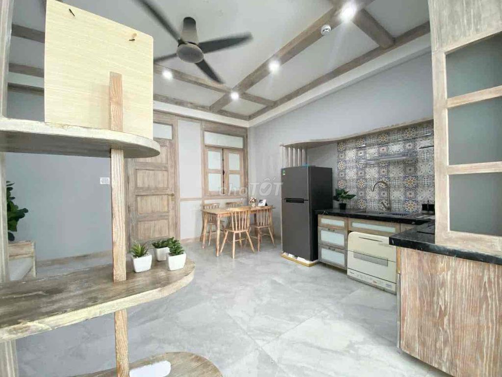 The super wide balcony studio is empty. Bình Thạnh full interior.
