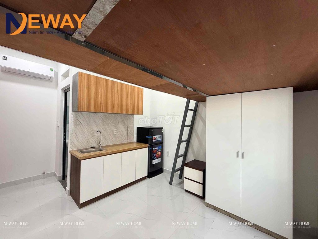 Renting new guard rents 100% of the elevator near the neweon.