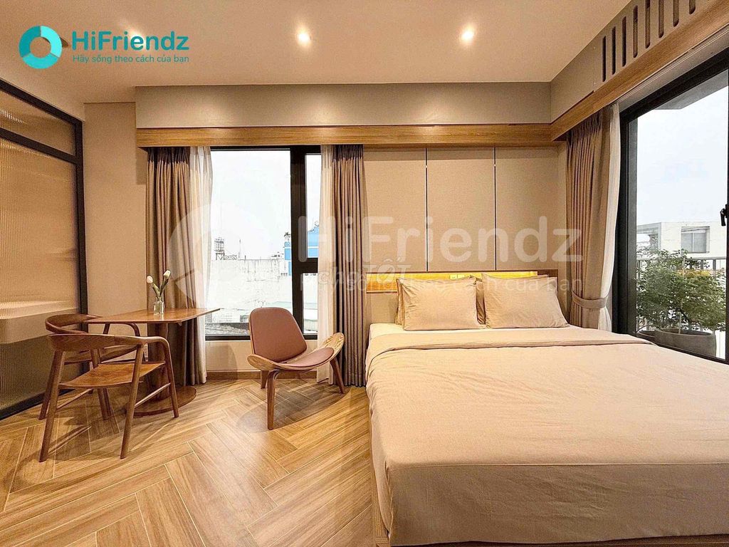 It's the owner who rents the new high-end new interior apartment, 100% high center.