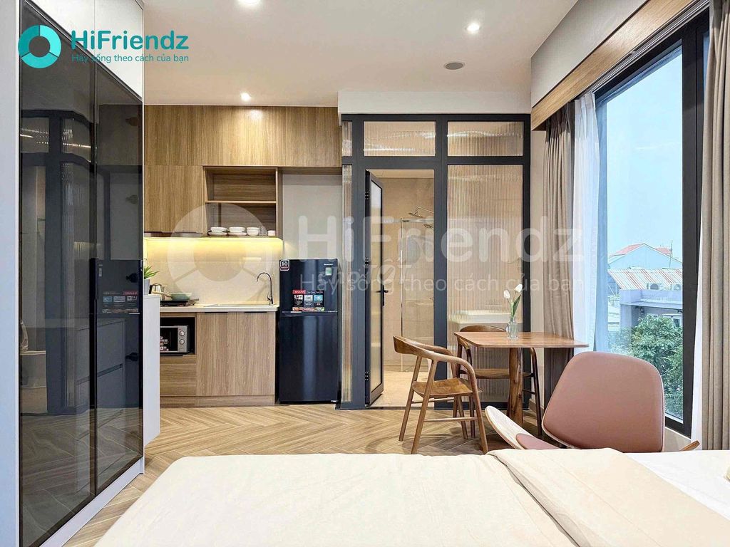 It's the owner who rents the new high-end new interior apartment, 100% high center.