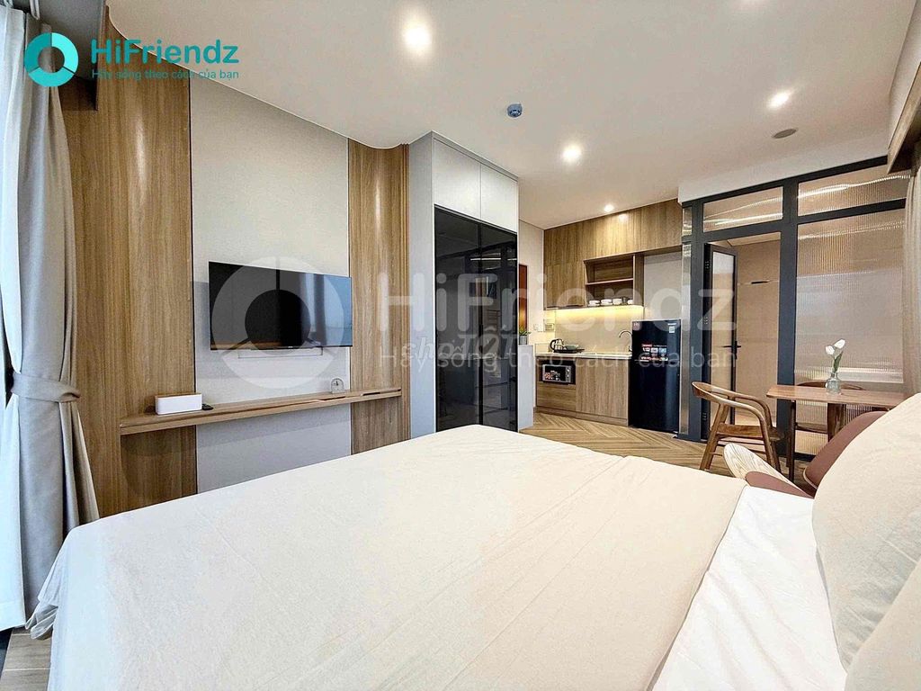 It's the owner who rents the new high-end new interior apartment, 100% high center.