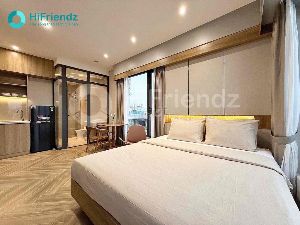 It's the owner who rents the new high-end new interior apartment, 100% high center.