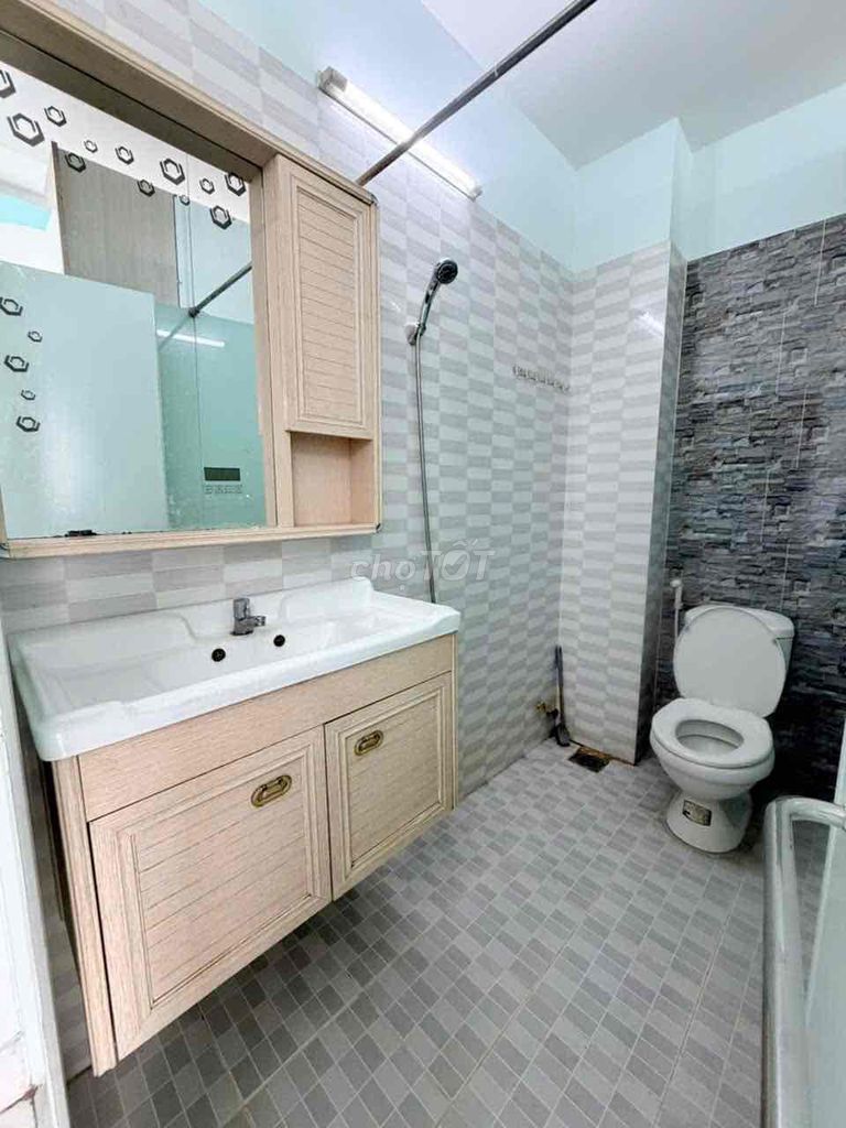 One room clear, big balconies' apartment, full interior. Just enter.