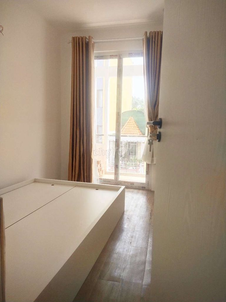 The owner rented three full bedrooms near Hòa Hảo Hospital.