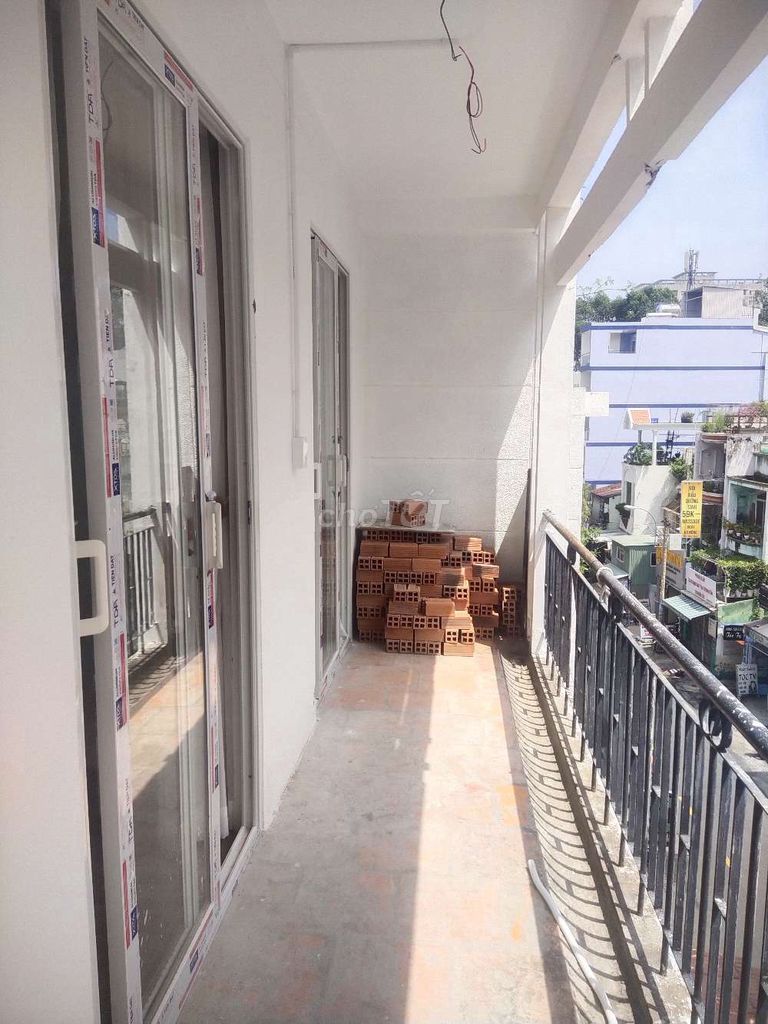The owner rented three full bedrooms near Hòa Hảo Hospital.