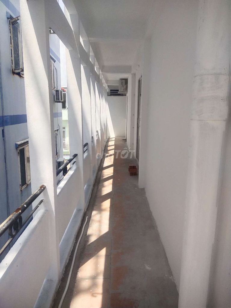 The owner rented three full bedrooms near Hòa Hảo Hospital.