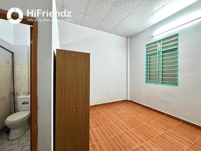 Check out 3rd,xx, air conditioning in the open 3rd District.