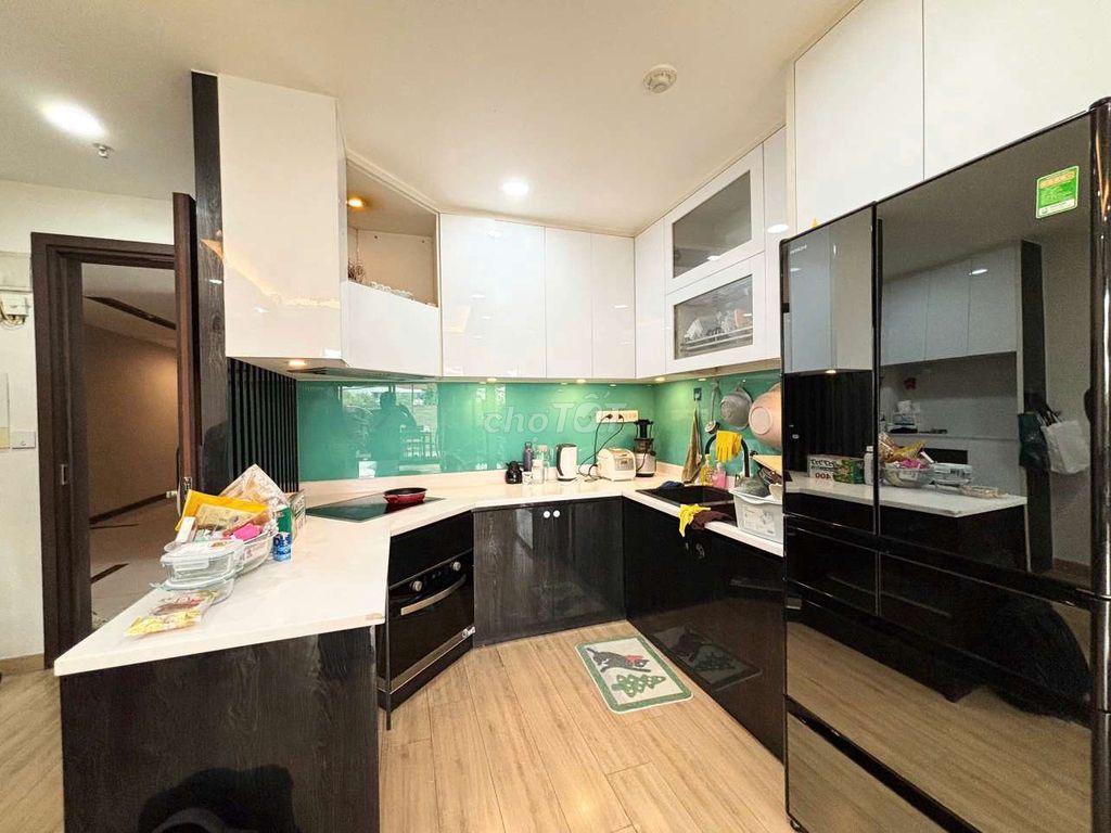 Three bedrooms with a large yard, Novaland Botanica Premier.