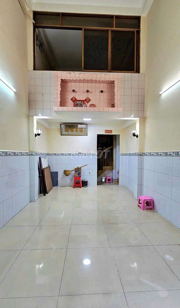 - Three bedrooms, three toilets. - 11 million.