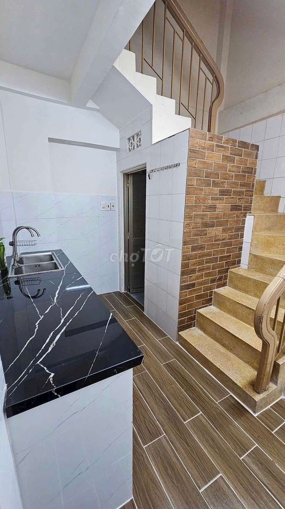 - Three bedrooms, three toilets. - 11 million.