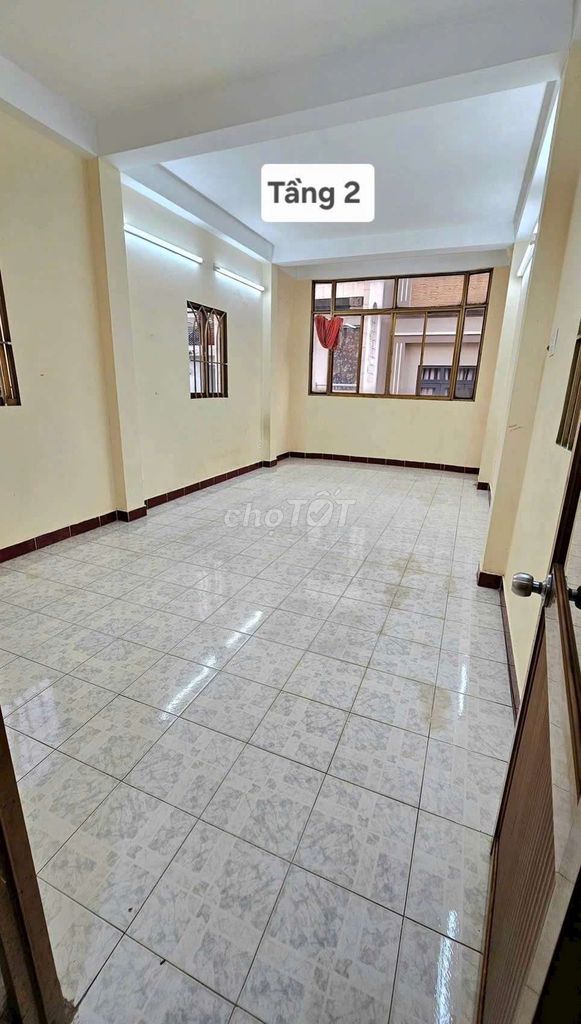 - Three bedrooms, three toilets. - 11 million.