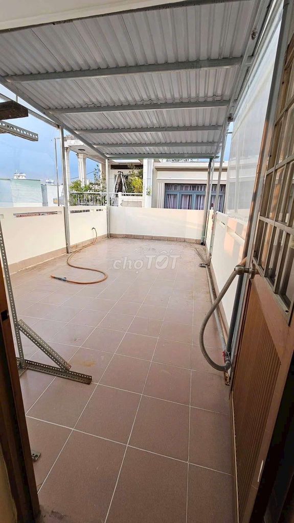 - Three bedrooms, three toilets. - 11 million.