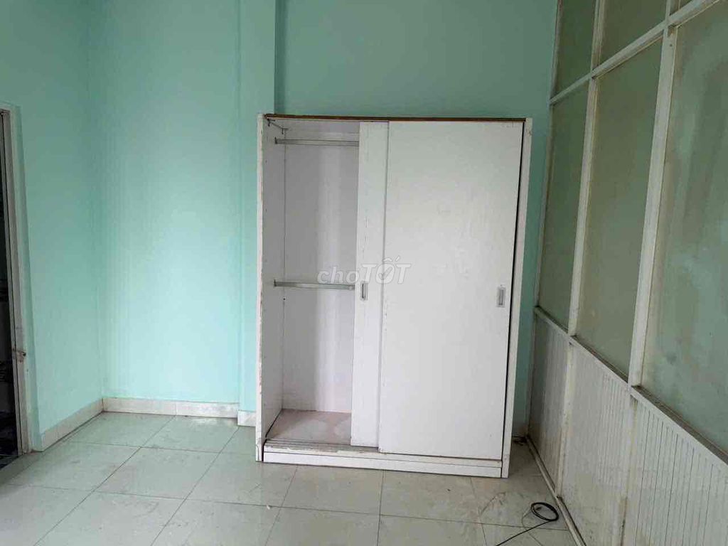 1 st 1 st 1st floor 1 2 bedroom 2 full interior truck alley near the end of 4 melons