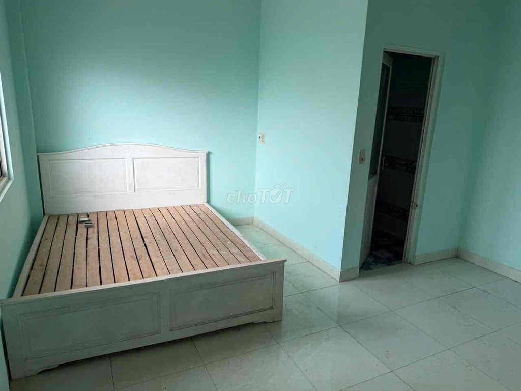 1 st 1 st 1st floor 1 2 bedroom 2 full interior truck alley near the end of 4 melons