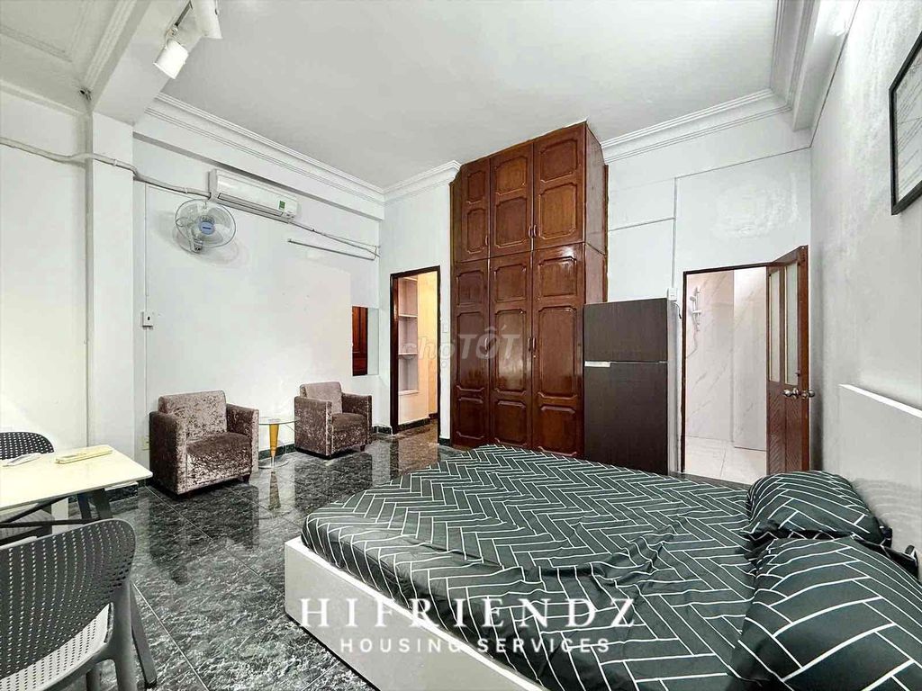 The mini building rents Saigon University 100 meters wide at 2-2 you