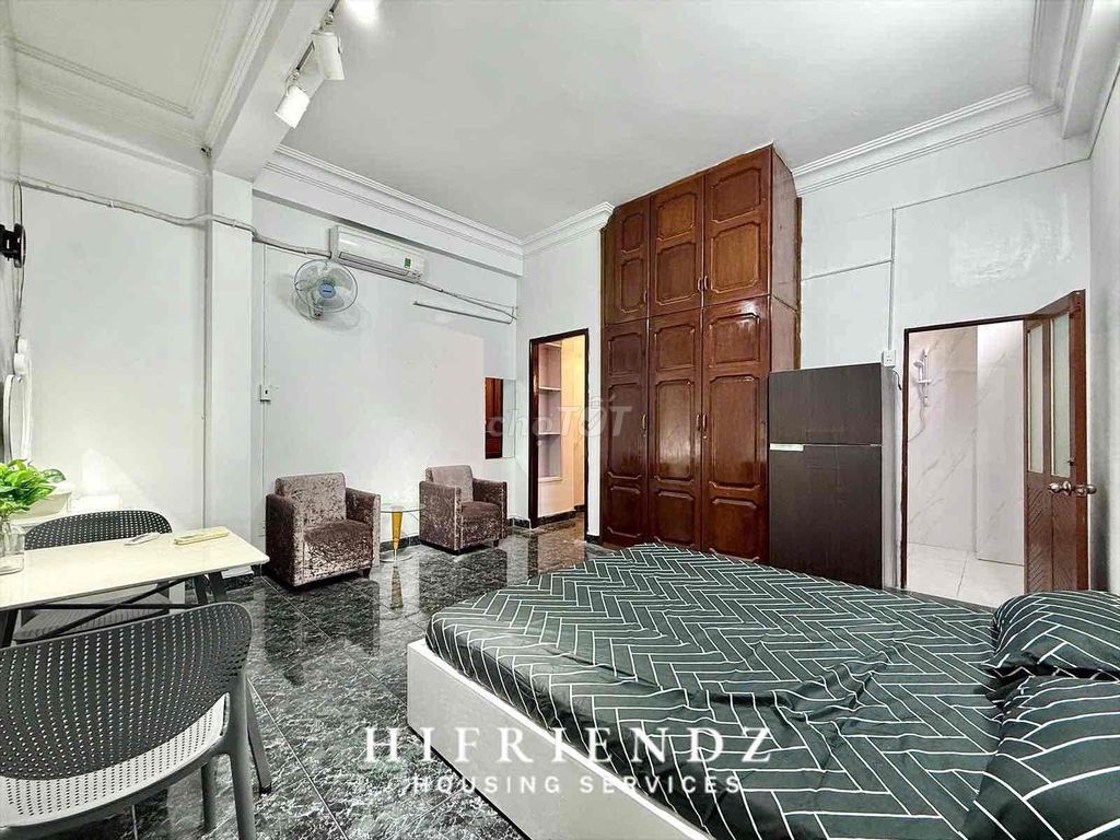 The mini building rents Saigon University 100 meters wide at 2-2 you